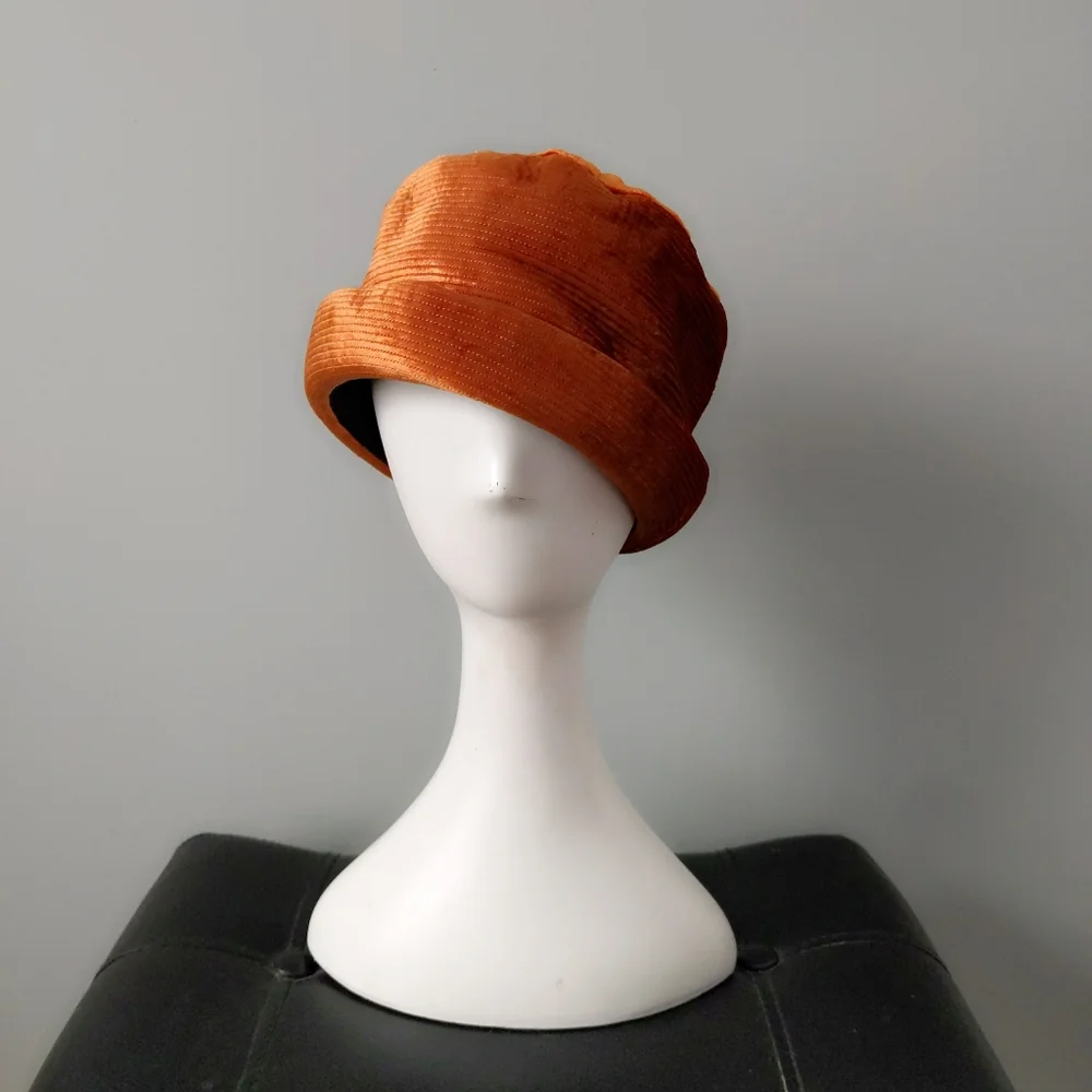 Vtg 1960s Mr. John Jr Halle Brothers Pumpkin Orange Velvet Cloche Hat